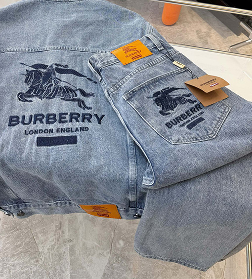 Supreme X Burberry 背中のコラボレーション刺繍ロゴデニムジャケット