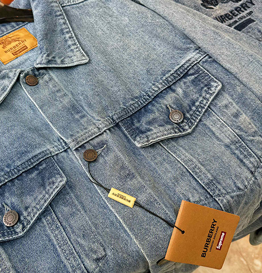 Supreme X Burberry  背中のコラボレーション刺繍ロゴデニムジャケット