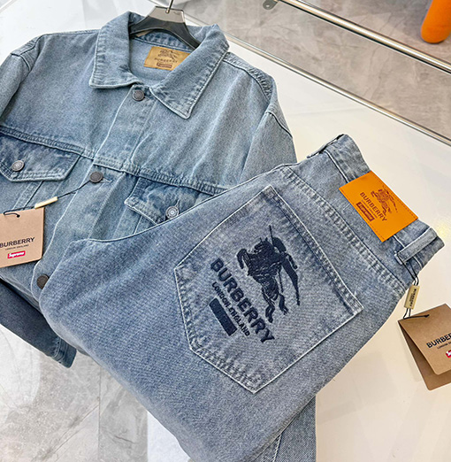 Supreme X Burberryスーパーコピー コラボレーション馬刺繍デニムパンツ