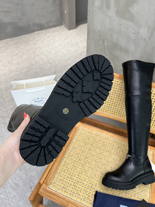 プラダコピー 厚底ポケット三角マークロングシューズ