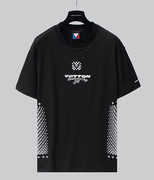 ルイヴィトン 胸に白の LV カップロゴがプリントされた半袖Tシャツ