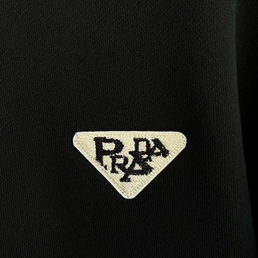 プラダ  新しいロゴプリント刺繍ラウンドネックパーカー