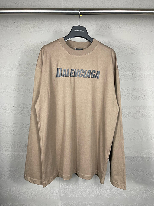 バレンシアガ クラシックなアルファベットロゴクラックプリント長袖Tシャツ