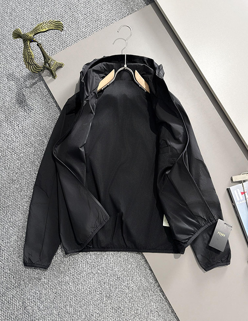 フェンディ 新しいジッパークラシックジャケット