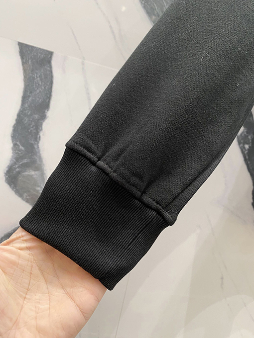 ロエベコピー クラシックな刺繍アルファベットロゴクルーネックパーカー