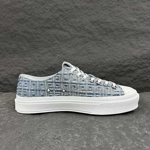 ジバンシイ デニムサイドにGIVENCHY LOGOのエンボススニーカー