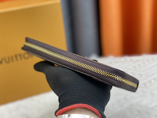 ルイヴィトンスーパーコピー モノグラムキャンバス ジッパーウォレット 財布 M80857