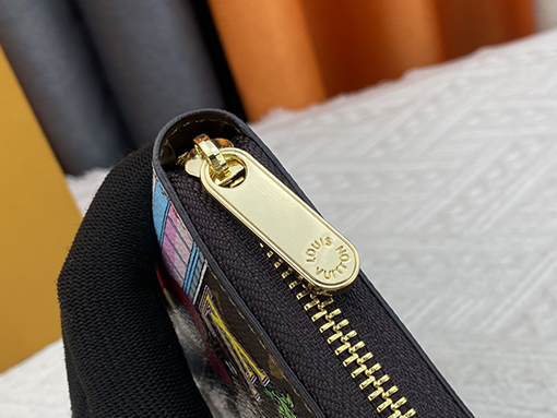 ルイヴィトンスーパーコピー モノグラムキャンバス ジッパーウォレット 財布 M80857