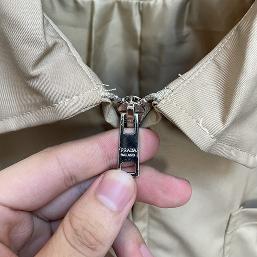 プラダスーパーコピー メンズ金属三角エンブレムストレッチジャケット