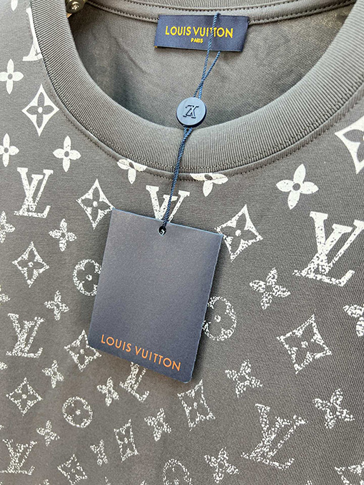 ルイヴィトンコピー 新しいレザーロゴ発泡ラウンドネック半袖Tシャツ