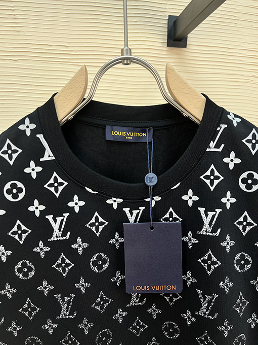 ルイヴィトンコピー 新しいレザーロゴ発泡ラウンドネック半袖Tシャツ