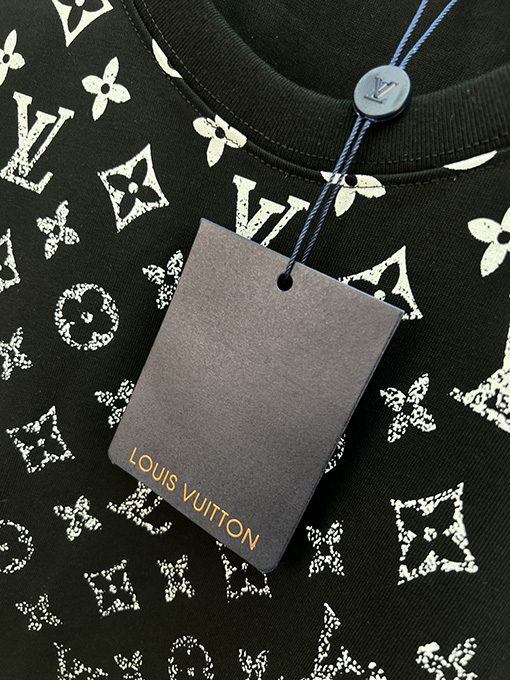 ルイヴィトンコピー 新しいレザーロゴ発泡ラウンドネック半袖Tシャツ