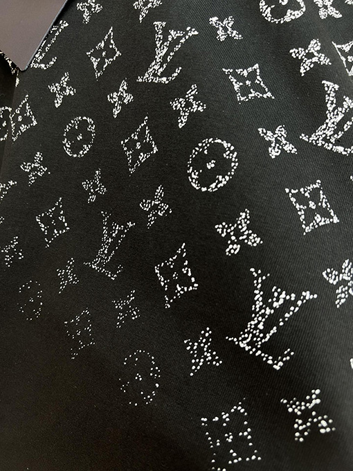 ルイヴィトンコピー 新しいレザーロゴ発泡ラウンドネック半袖Tシャツ
