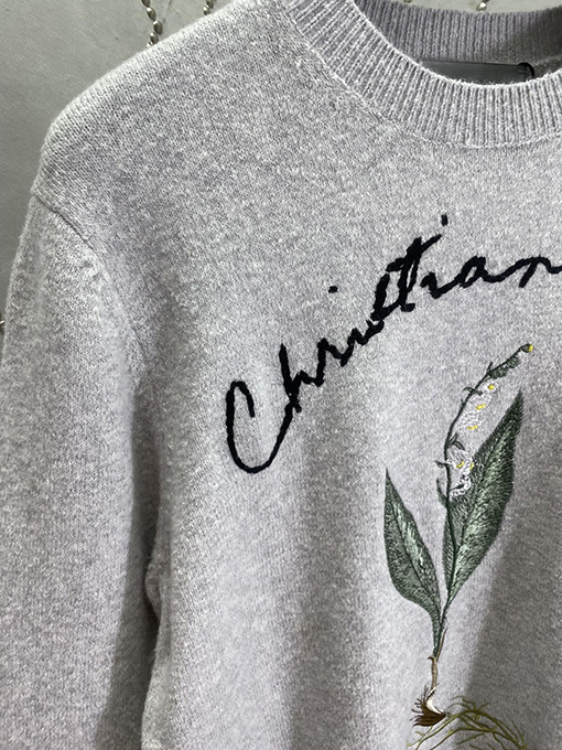 ディオール 美しいスズランの花の刺繍が施されたニット