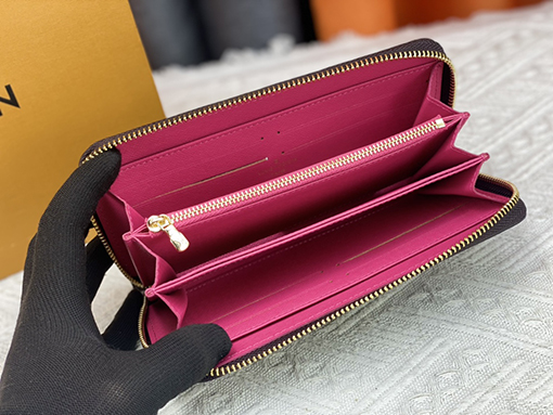 ルイヴィトン 雪山の精緻なプリントが施された 財布 M60017