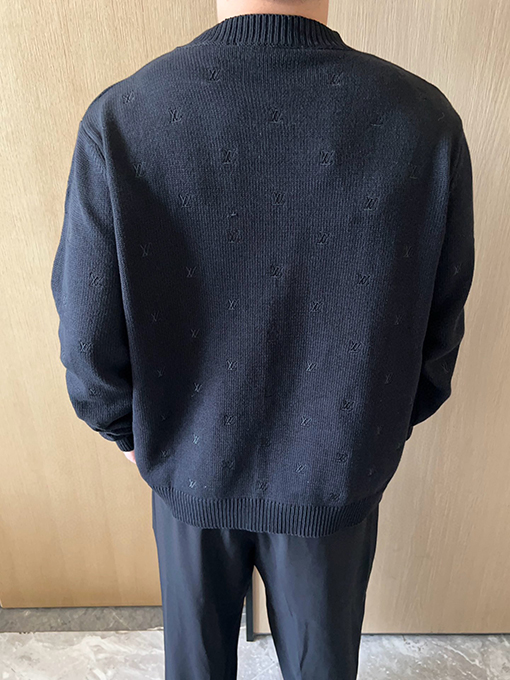 ルイヴィトン 小さな刺繍が施されたクルーネックセーター