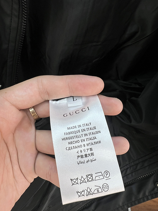 グッチ クラシックなブラックグレーのインナーポケットフード付きウールコート