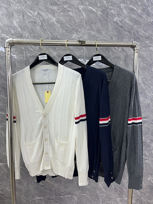 トムブラウンコピー 24SS 新作 トリコロールスリーブリバースカーディガン