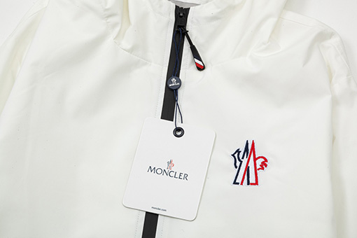 モンクレールコピー MONCLER アルファベットロゴフード付きジャケット