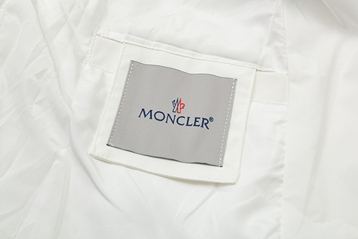 モンクレールコピー MONCLER アルファベットロゴフード付きジャケット