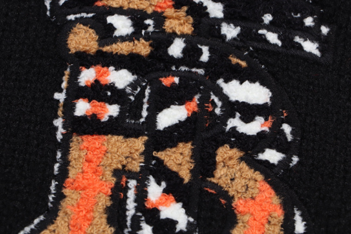 バーバリーコピー フロントTB立体刺繍ビッグロゴ柄セーター