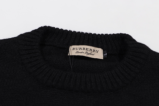 バーバリーコピー フロントTB立体刺繍ビッグロゴ柄セーター