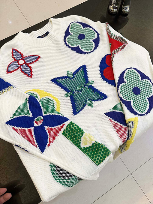 ルイヴィトン クラシックな3つの花の花のラウンドネック長袖セーター