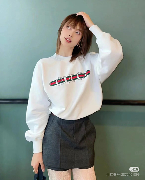 グッチ レッドペイントダブルGプリントクルーネックパーカー