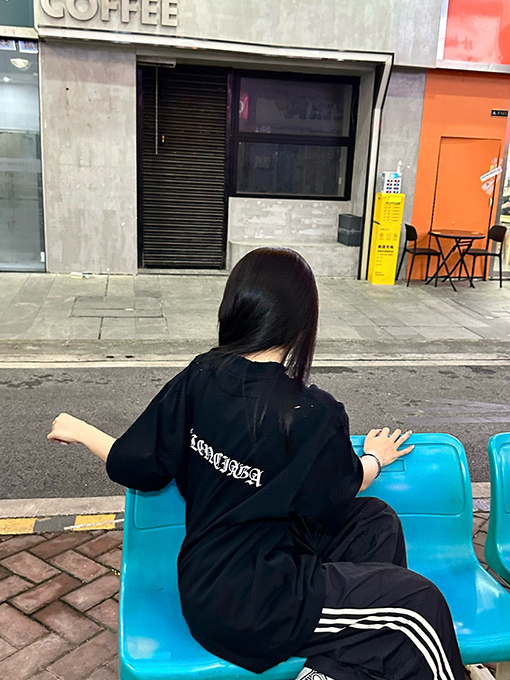 バレンシアガ 24 SS 古い穴のデザインサンスクリット語の半袖Tシャツ