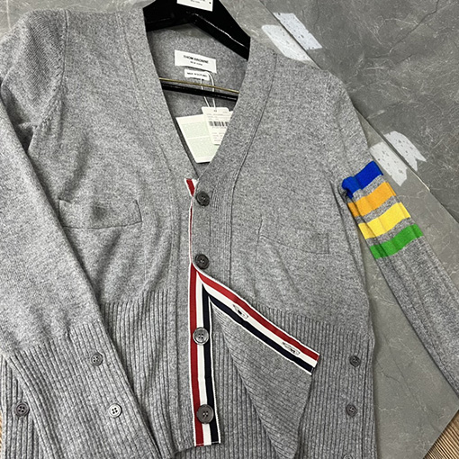 トムブラウン TBのクラシックな4本のバーカシミヤカーディガン
