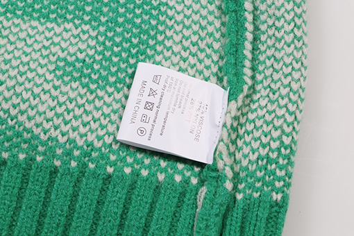 グッチ アルファベットクラシッククルーネックルーズフィットセーター