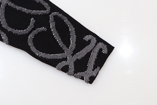 ロエベスーパーコピー 大きなロゴの刺繍ウールニットセーター