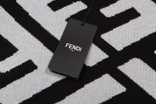 フェンディ ダブルFロゴジャカードクルーネックセーター