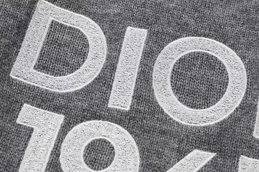ディオール アルファベットロゴパッチ刺繍クルーネックセーター