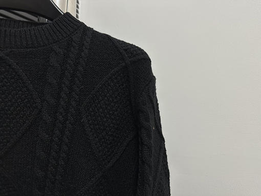 バーバリースーパーコピー クラシックな布の古い色の黒いステッチクルーネックセーター