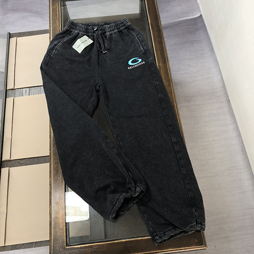 バレンシアガコピー 新しいカップルの水洗いストレートパンツ