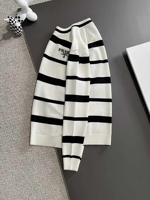 プラダ 24 ss 黒と白のクラシックニットクルーネックセーター