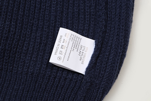 セリーヌコピー 胸に刺繍文字クルーネックウールセーター