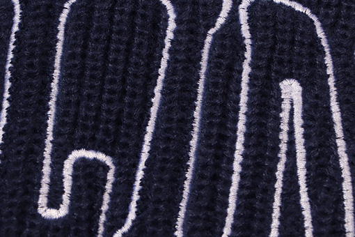 セリーヌコピー 胸に刺繍文字クルーネックウールセーター