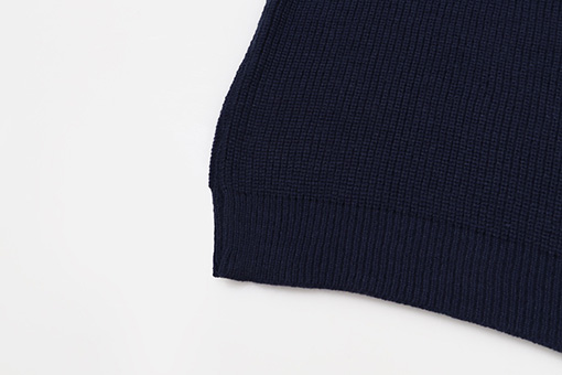 セリーヌコピー 胸に刺繍文字クルーネックウールセーター