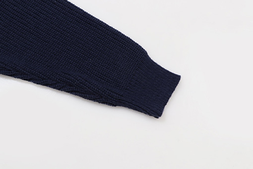セリーヌコピー 胸に刺繍文字クルーネックウールセーター