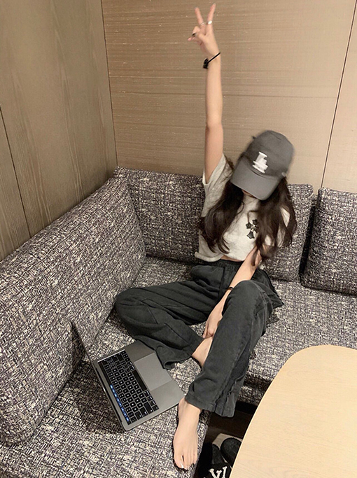 クロムハーツ いタバコグレーステッチスリットストレートパンツ