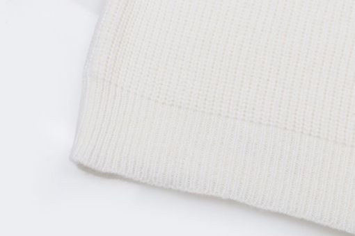 グッチ 背中の小さなロゴ刺繍マークラウンドネックセーター