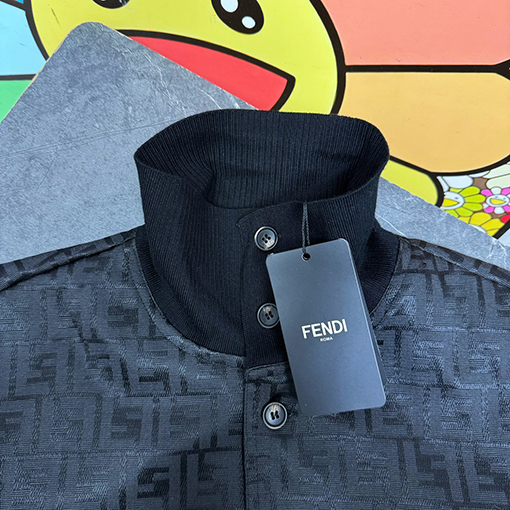 フェンディ フルプリントのジャカード柄のウール襟コート