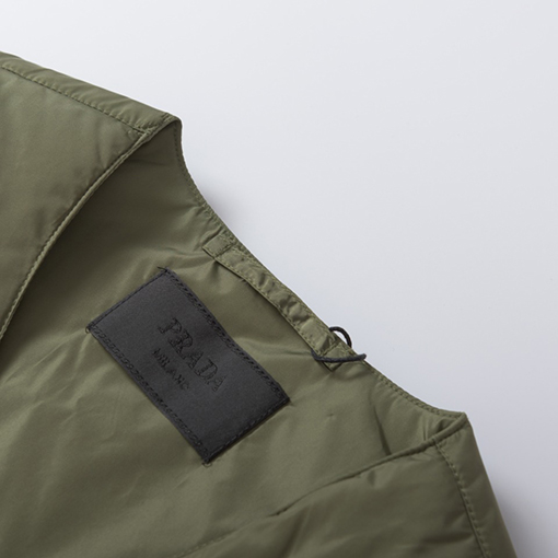 プラダ 24 FW 再生ナイロン薄手コットンジャケットベスト