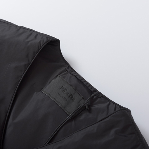 プラダ 24 FW 再生ナイロン薄手コットンジャケットベスト