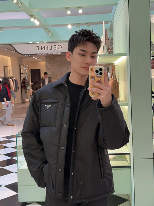 プラダ 24 FW 再生ナイロン薄手コットンジャケット