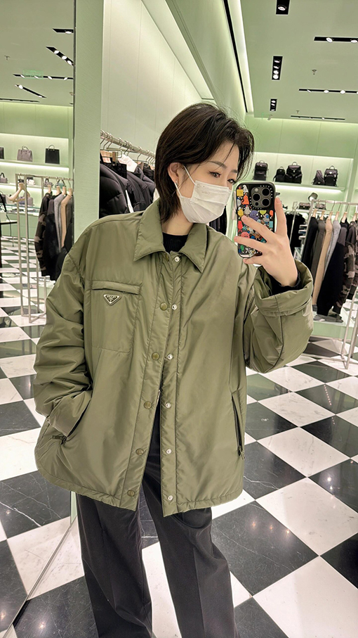 プラダ 24 FW 再生ナイロン薄手コットンジャケット