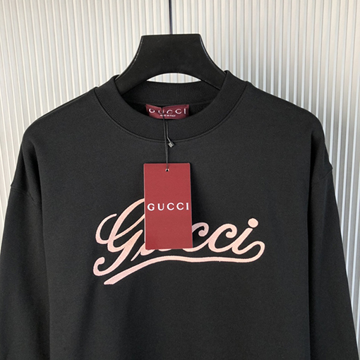 グッチ 24 FW 新しい淡いピンクの刺繍文字プルオーバー