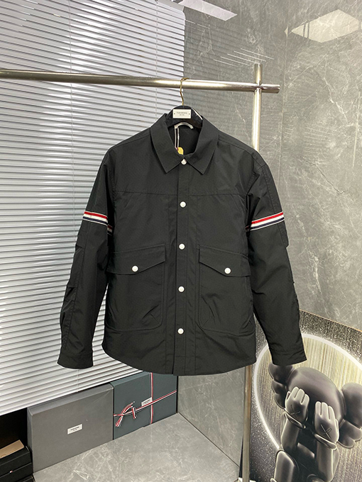 トムブラウン 新しいシャツの襟ボタンの突撃服